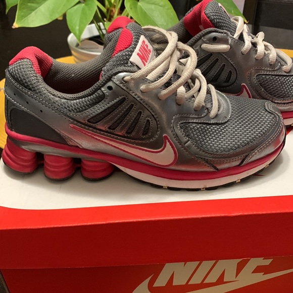 Nike Shox  size 5 Youth - Picture 1 of 6